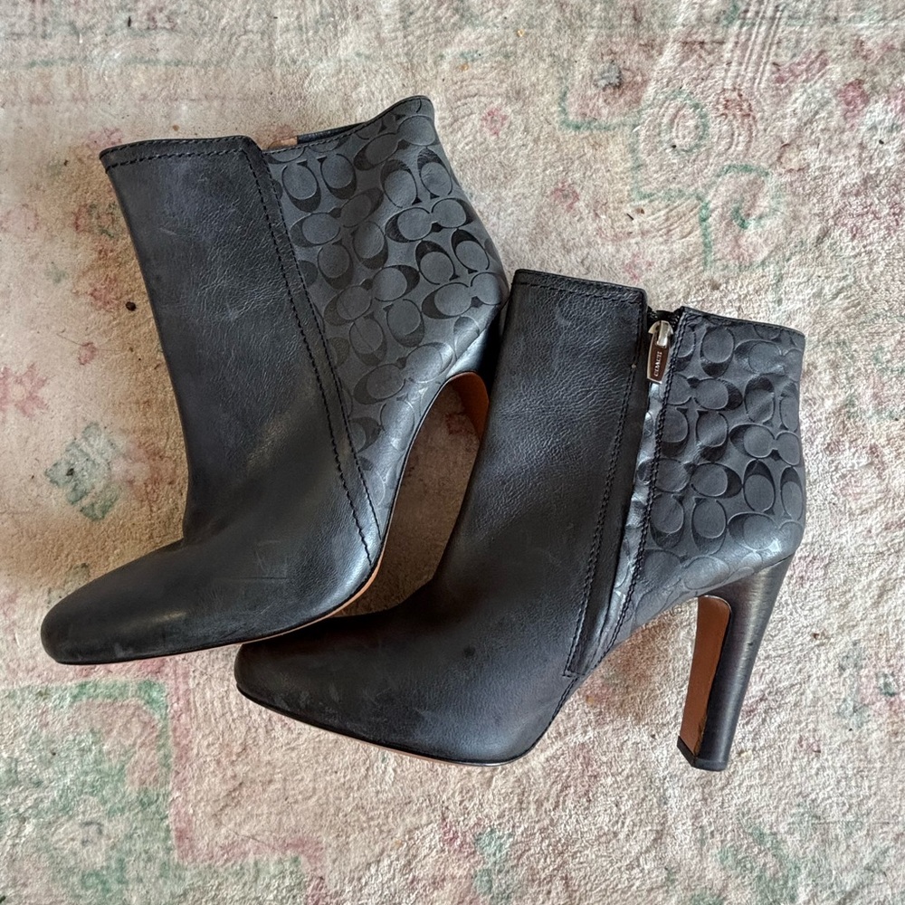 Coach Heeled Boots (read)